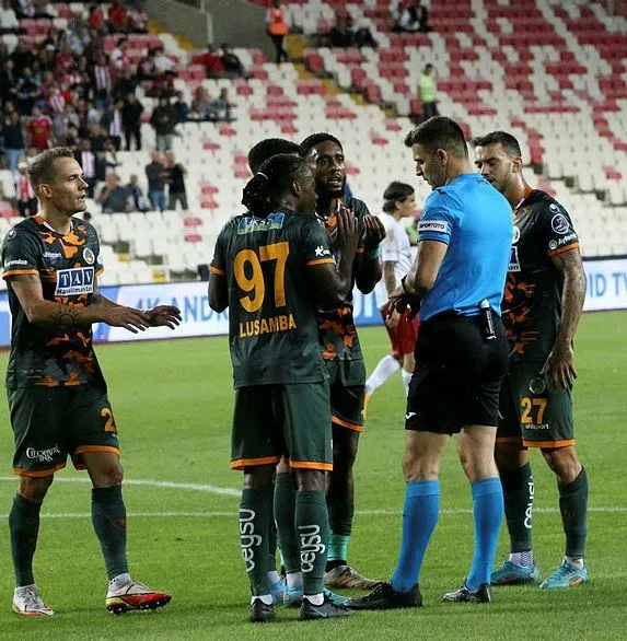 son-dakika-alanyaspor-sivasspordan-puani-90da-aldi-1661192469114.jpg