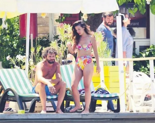 Pınar Deniz ve sevgilisi Yiğit Kirazcı el ele yakalandı! Telefonunu taytına sıkıştıran Pınar herkesi güldürdü-7