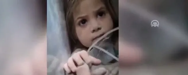Duvarların arasında bir melek! Ayda bebeğin molozların arasında bulunduğu görüntüler ortaya çıktı