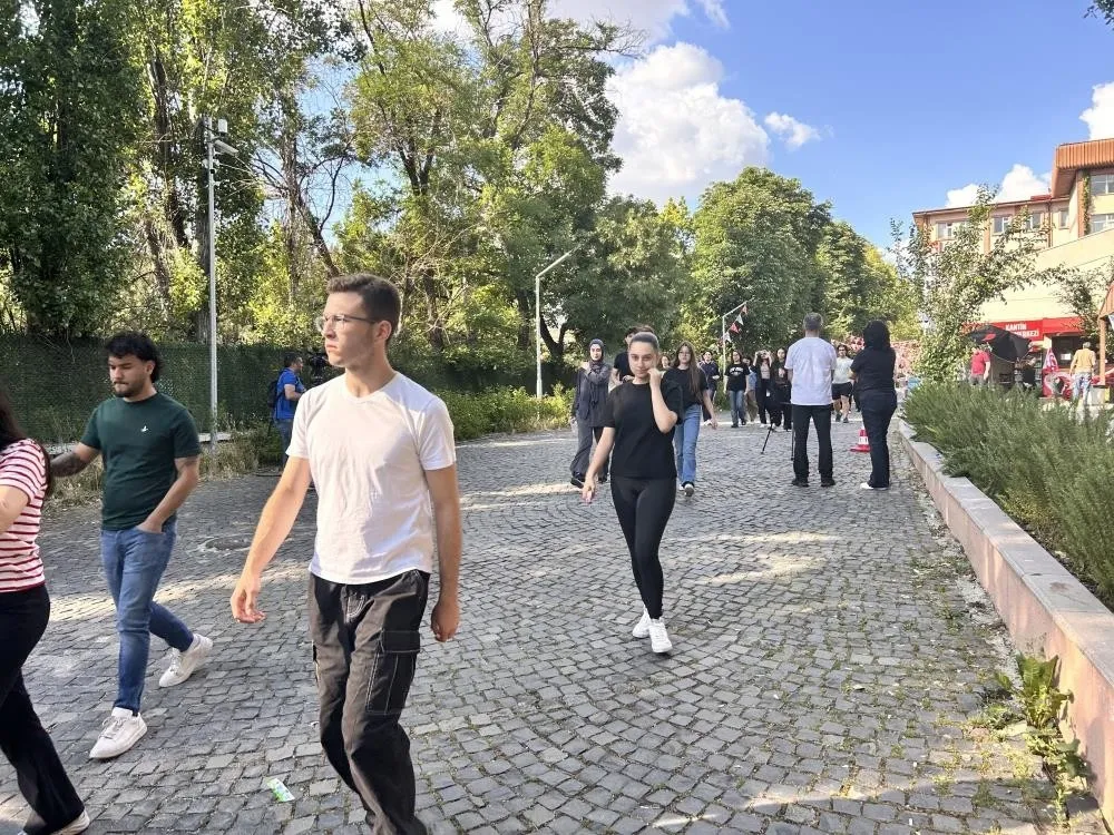 2026-yks-maratonu-sona-erdi-tyt-ayt-ydt-oturumlari-tamamlandi-1782056979196.jpeg 2026 YKS maratonu sona erdi: TYT, AYT, YDT oturumları tamamlandı-4