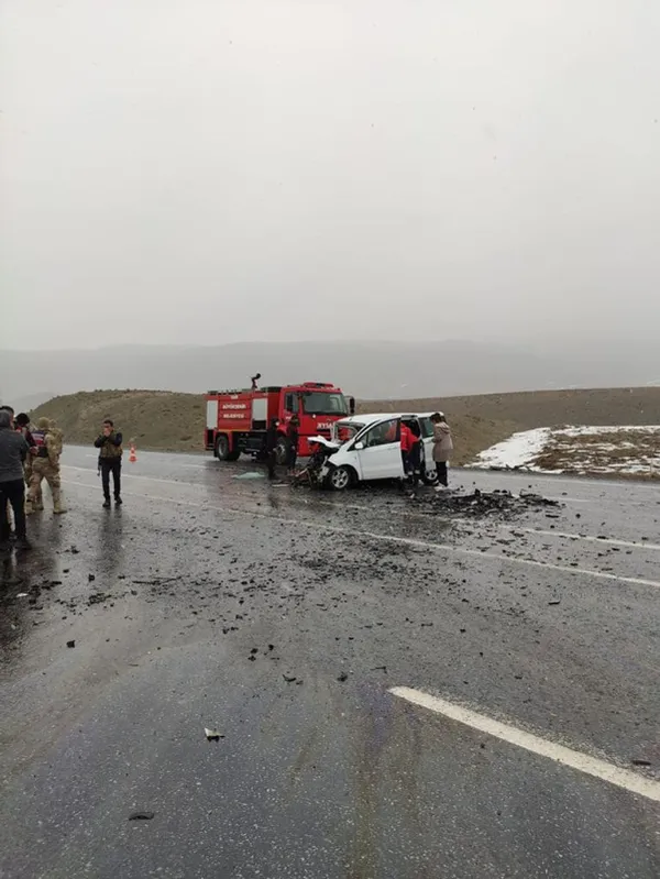 son-dakika-katliam-gibi-kaza-3-olu-7-yarali-1612530434392.jpg SON DAKİKA: Katliam gibi kaza! 3 ölü 7 yaralı-7