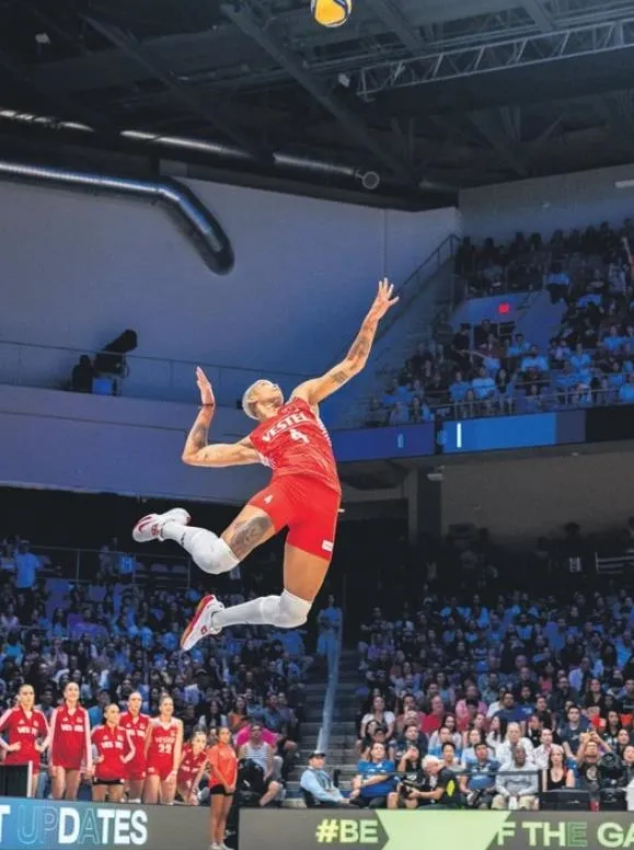 gurur-tablosu-vargasin-hayati-film-senaryolarini-aratmiyor-1689719097799.jpeg Dipten zirveye! Türk Milli Voleybol Takımı'nın yıldızı Melissa Vargas'ın hayatı film senaryolarını aratmıyor-2