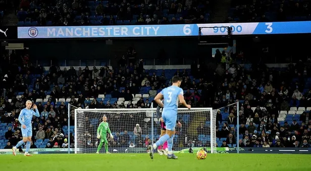 premier-ligde-gol-duellosu-9-gollu-macta-kazanan-manchester-city-1640540612574.jpeg