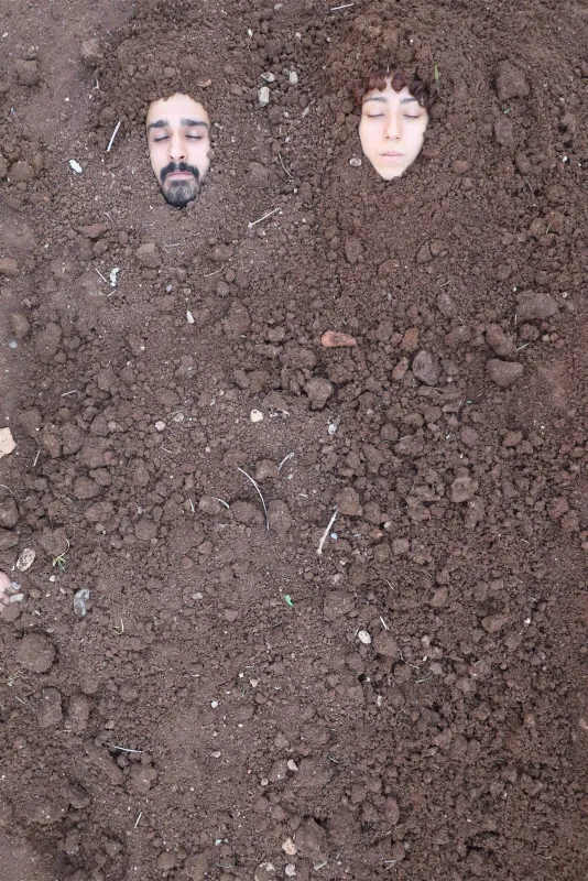 Diyarbakır'dan ilginç görüntüler! Diri diri toprağa gömüldüler-3