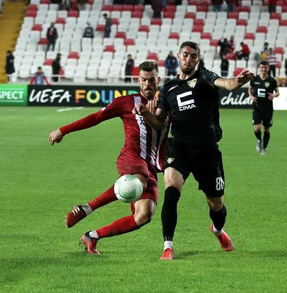 yigidoya-904-soku-sivas-konferans-liginde-ilk-kez-kaybetti-1665098108945.jpeg Yiğido’ya 90+4 şoku! Sivas Konferans Ligi'nde ilk kez kaybetti-2