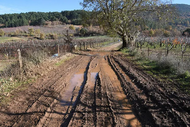 CHP'den çifte standart! "AK Parti’ye oy verdiler" diye mahalleyi çamura mahkum ettiler-1