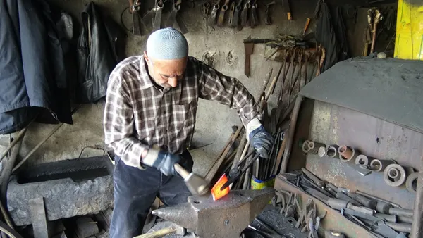 60-yillik-ustanin-cagrisi-yetistirecek-usta-bulamiyoruz-1616744148122.jpg 60 yıllık ustanın çağrısı: Yetiştirecek usta bulamıyoruz-4