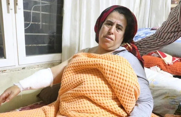 yine-kopek-saldirisi-dogo-argentino-cinsi-kopegin-saldirdigi-kadin-hastaneye-kaldirildi-1703618217933.jpeg Yine köpek saldırısı! Dogo Argentino cinsi köpeğin saldırdığı kadın hastaneye kaldırıldı-5