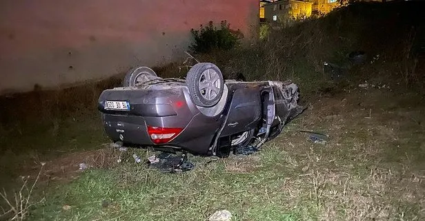 Kocaeli’de zamanla yarış! Takla atan otomobilin sürücüsünü kurtarmak için seferber oldular