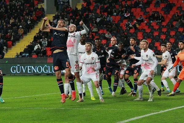 gaziantep-fk-son-dakikada-atti-puani-kapti-gaziantep-fk-1-1-basaksehir-mac-sonucu-1672935785995.jpeg