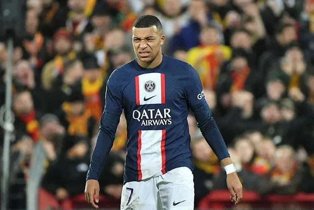 fransa-birinci-futbol-liginde-lens-psgye-ilk-yenilgisini-tattirdi-1672626826692.jpeg Fransa Birinci Futbol Ligi'nde Lens, PSG'ye ilk yenilgisini tattırdı-2