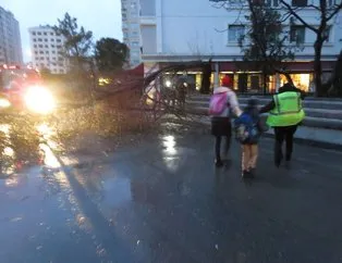 İstanbul’da fırtına korku dolu anlar yaşattı