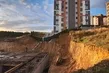 İstanbul Pendik’te şiddetli yağış sonrası toprak kayması! Çökme binanın temeline ulaştı: Bina tahliye edildi