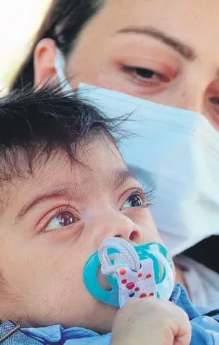 Safra kesesi olmadan dünyaya gelen 7 aylık Bulut'un kurtuluş için tek çaresi karaciğer nakli