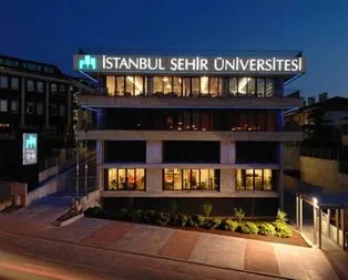 Paralel medya yazarı nasıl rektör olabiliyor?