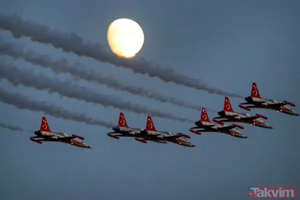 Oyunlara özel, lale biçiminde tasarlanmış olan logo aynı zamanda 21 sayısını içinde barındırıyor ve bu oyunların asıl yapılması gereken yıl olan 2021'i...