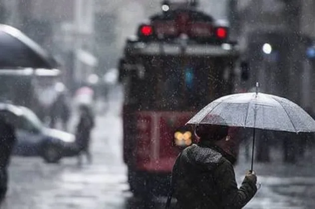 HAVA DURUMU | Meteorolojiden o illere kuvvetli yağış ve rüzgar uyarısı | 19 Kasım İstanbul'da hava nasıl olacak?