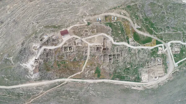 miss-europe-2021-ucuncusu-duygu-cakmaktan-birbirinden-seksi-pozlar-tarihi-zerzevan-kalesi-dogal-studyo-oldu-1640154586082.jpg Miss Europe 2021 üçüncüsü Duygu Çakmak'tan birbirinden seksi pozlar! Tarihi Zerzevan Kalesi doğal stüdyo oldu-6