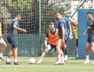 Üç futbolcu ayrı çalıştı