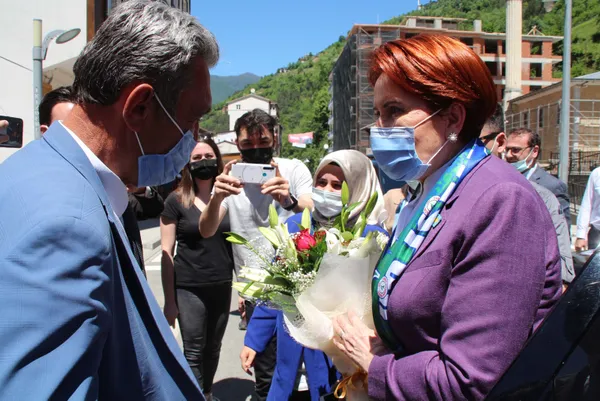 son-dakika-meral-aksenere-rize-ziyaretinde-hdp-tepkisi-arbede-cikti-ilceden-ayrildi-1621508513699.jpg