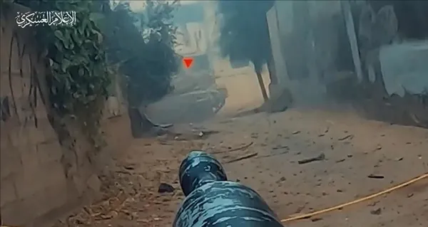 kassam-tugaylari-israilin-araclarini-vurdu-1699128292381.jpeg Kassam Tugayları katil İsrail ordusunun araçlarını vurdu! Hamas, İsrail tankına bayrağını dikti-5