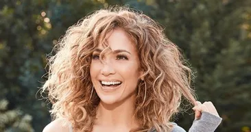 Jennifer Lopezin bornozlu paylaşımı sosyal medyayı ikiye böldü! Uyandığında böyleyse...