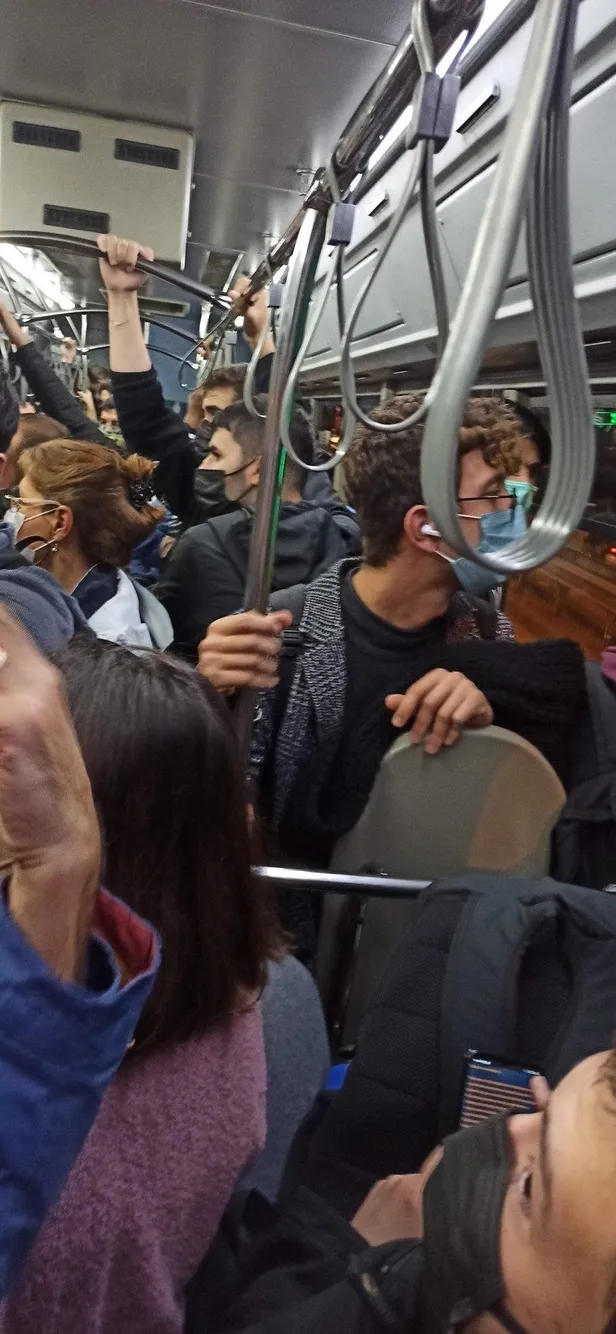 istanbullu-isten-cikip-evine-gidemiyor-chpli-ekrem-imamoglu-yonetimindeki-ibb-vatandasi-usandirdi-bu-kez-tramvaylar-1636999290777.jpeg İstanbullu işten çıkıp evine gidemiyor! CHP'li Ekrem İmamoğlu yönetimindeki İBB, vatandaşı usandırdı: Bu kez tramvaylar-7