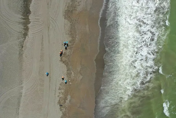 Petrol atıklarının vurduğu Samandağ sahili temizlendi! Hatay Valisi Doğan'dan ilk açıklama-6