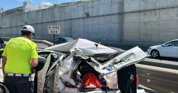 İstanbul Sultanbeyli’de TIR otomobile çarptı! 1’i çocuk 2 yaralı