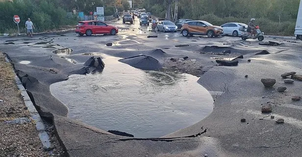 Bodrum'da ana isale hattı patladı: Yolda dev çukur oluştu
