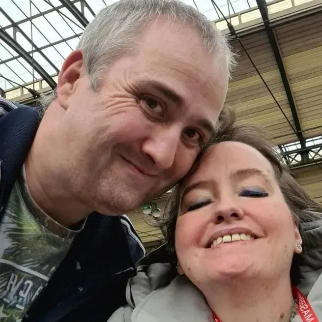 İngilterede çöküş! 16 saat ambulans bekledikten sonra ölen kadının eşi sağlık sistemine tepki gösterdi