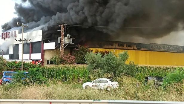 Son dakika: Manisa Saruhanlı'da fabrika yangını-2