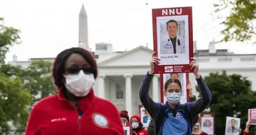 Beyaz Saray önünde ABDli hemşirelerin koronavirüs protestosu