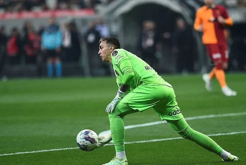 Muslera’dan motivasyon kampı