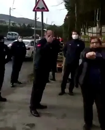 chpli-maltepe-belediyesinde-kadin-zabita-vatandasa-el-hareketi-cekti-al-sana-hatira-serefsiz-1643724299061.jpg CHP'li Maltepe Belediyesinde kadın zabıta vatandaşa el hareketi çekti: Al sana hatıra şerefsiz-3