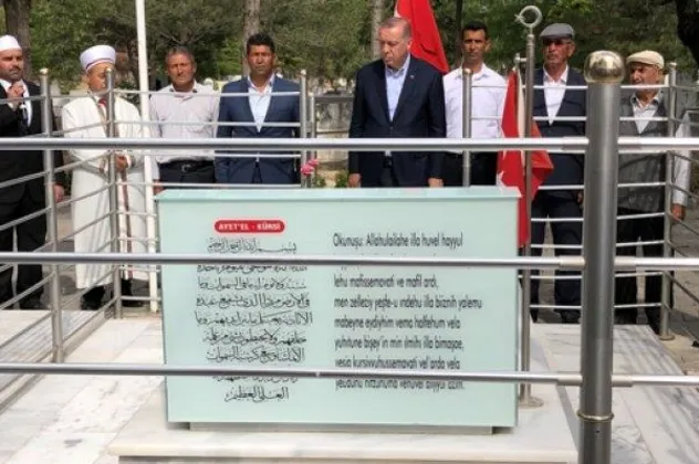 Erdoğan'dan Halisdemir'in kabrine ziyaret