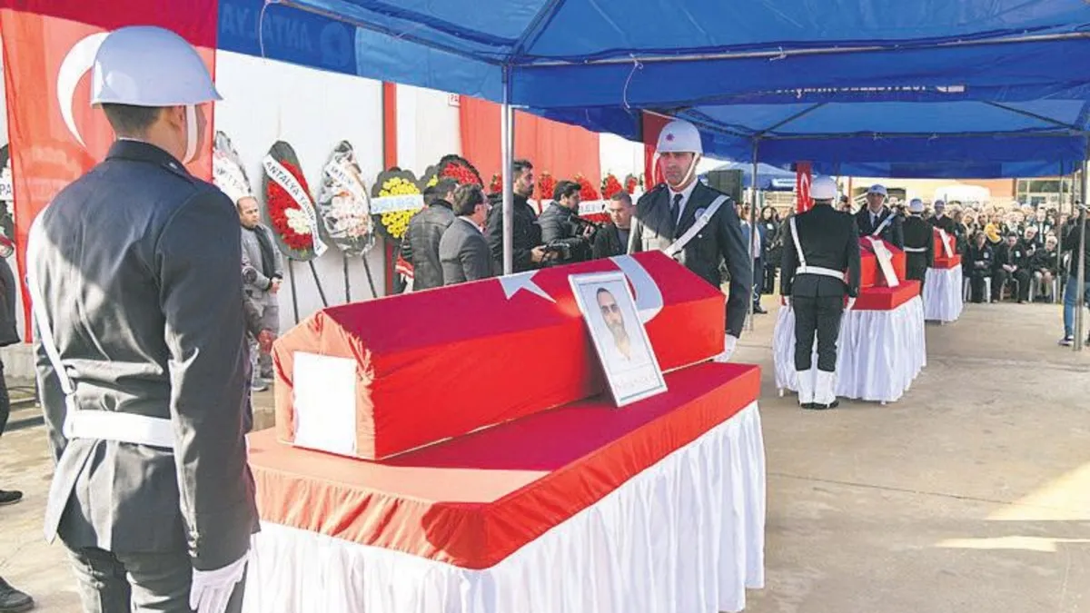 Helikopter kazasında hayatını kaybedenler için cenaze töreni düzenlendi! Gözyaşları ve dualarla uğurlandılar