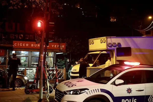 Beyoğlu'nda restorana kurşun yağmuru: 1'i ağır 5 yaralı-1