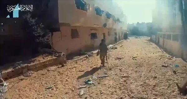 kassam-tugaylari-israilin-araclarini-vurdu-1699128140873.jpeg Kassam Tugayları katil İsrail ordusunun araçlarını vurdu! Hamas, İsrail tankına bayrağını dikti-3