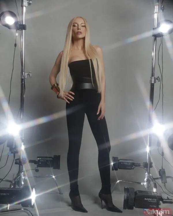 Şarkıcı Gülşen'in Bir Markette Alışveriş Yaptığı Sırada Çekilen Fotoğrafı Sosyal Medyanın Gündemine Oturdu.