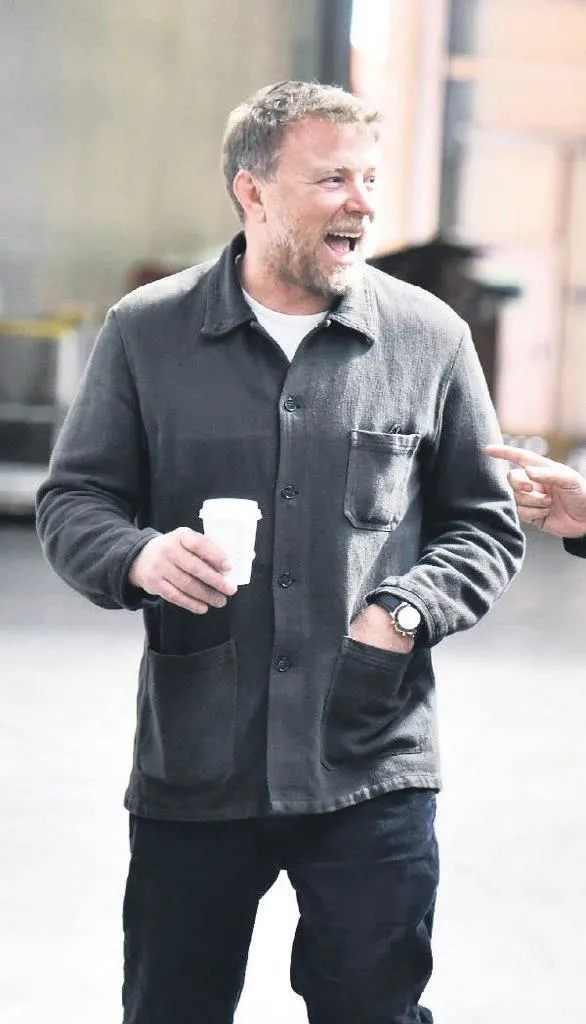 Dünyaca ünlü aktör Henry Cavill kalpleri fethetti! Deprem bölgesine büyük yardım