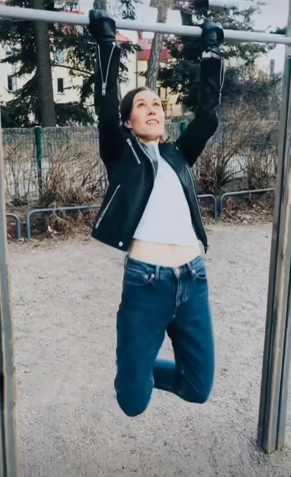 Finlandiya Başbakanı Sanna Marin'in barfiks çekmesi olay oldu!-3