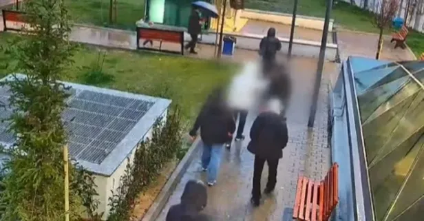 Metro çıkışında dehşet: Yardım etmek isterken 6 yerinden bıçaklandı | 1 kişi tutuklandı