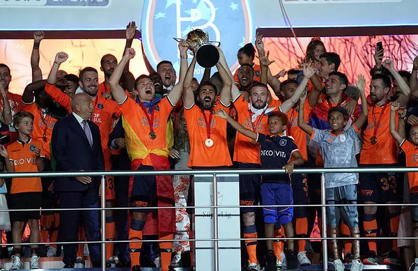 istanbulda-super-final-basaksehir-trabzonspor-maci-sadece-a-sporda-1611650972978.jpg
