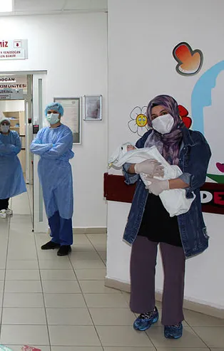 23 günlük bebek koronavirüsü yendi