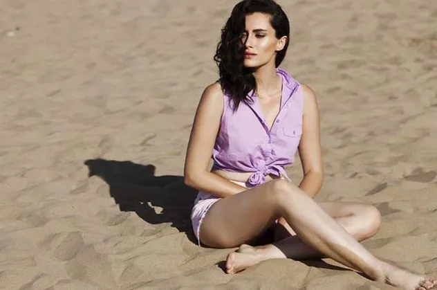 Hande Doğandemir sette ayak bileğini kırdı