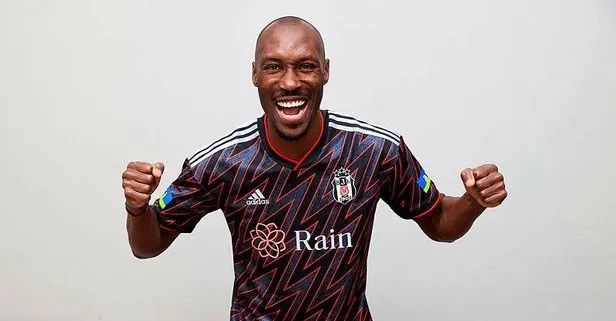 39 yaşındaki futbolcu 1 yıl daha uzattı!