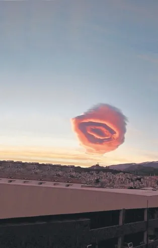 Bursa'da görülen mercek bulut, dış basında büyük şaşkınlık yarattı: UFO mu?