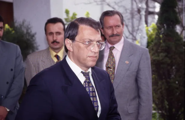 mesut-yilmaz-kimdir-kac-yasinda-nereli-mesut-yilmaz-saglik-durumu-nasil-1600546682542.jpg