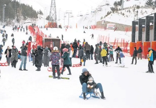 Merkezler hafta sonu doldu! Kayak merkezleri yerli ve yabancı turistle doldu taştı-1